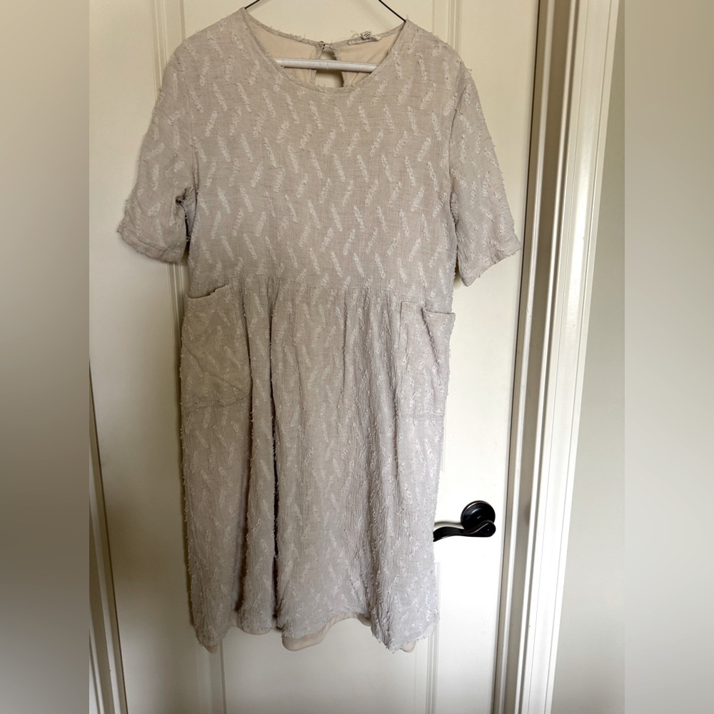 Elegant Cream Textured Dress. Sz med by Hidden Valley